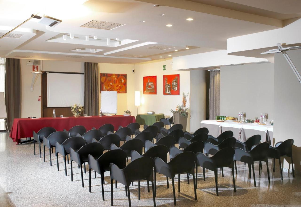 Hotel Ristorante Alcide Поджібонсі Екстер'єр фото