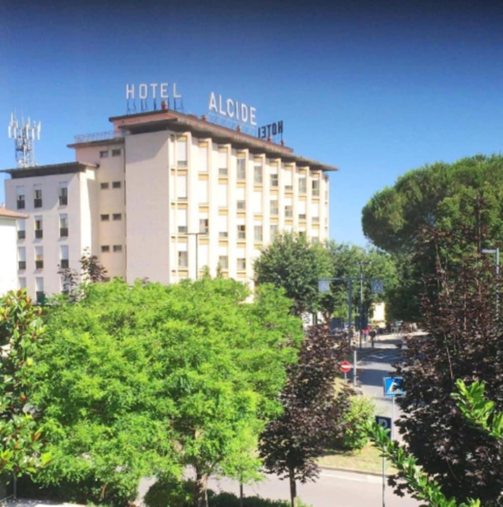 Hotel Ristorante Alcide Поджібонсі Екстер'єр фото