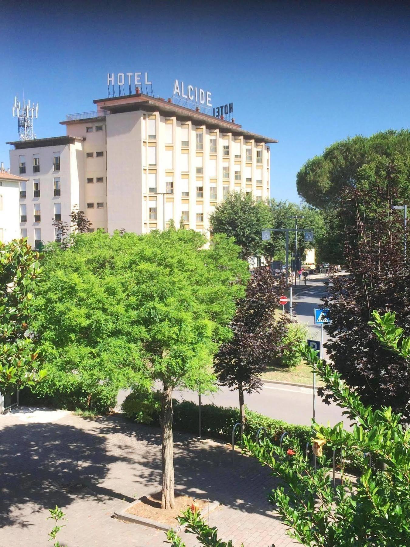 Hotel Ristorante Alcide Поджібонсі Екстер'єр фото